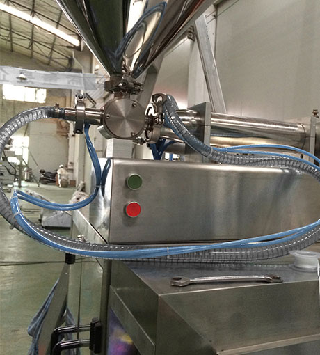 तरल के लिए पंप भराव के साथ VFFS मशीन पैकिंग मशीन 3