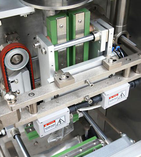 VFFS-Maschinenverpackungsmaschine mit Pumpenfüller für Flüssigkeiten 4 1