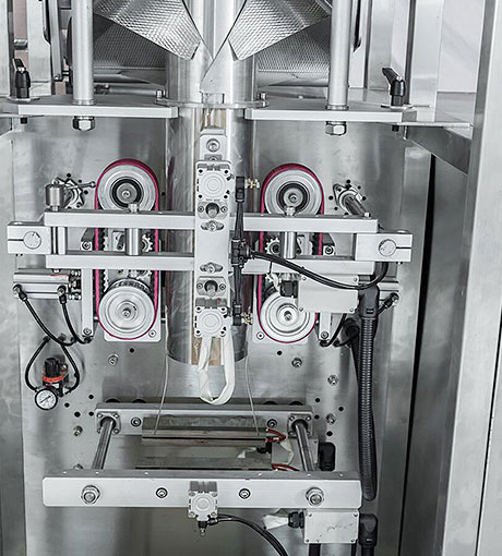 VFFS-Maschinenverpackungsmaschine mit Pumpenfüller für Flüssigkeiten 7