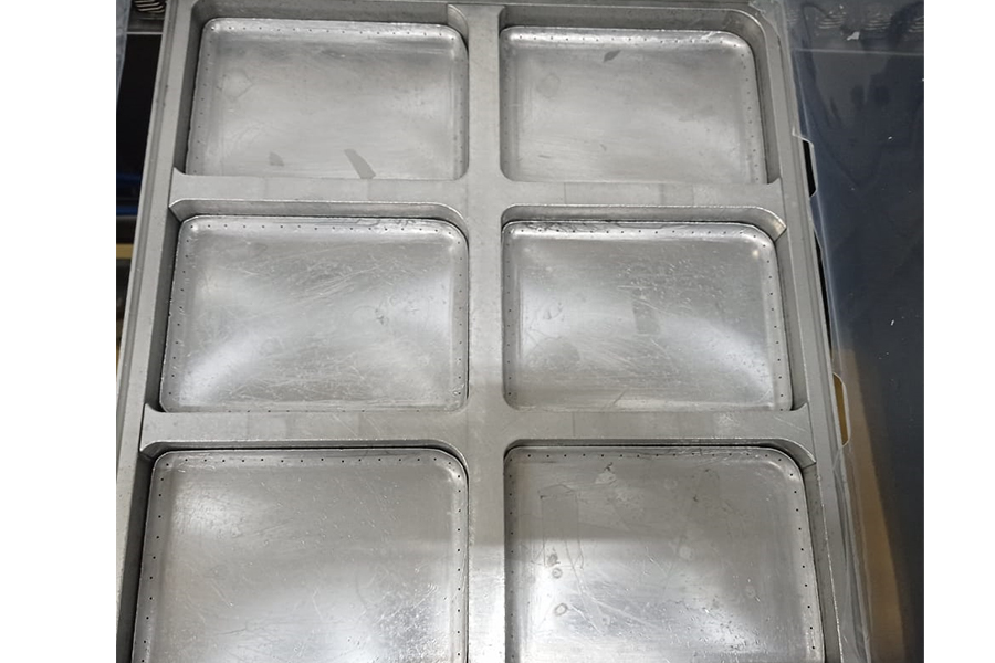 熱成形金型